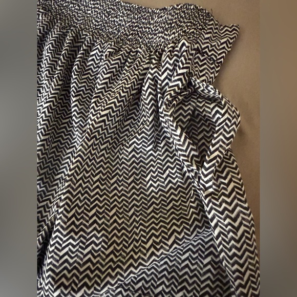 American Eagle‎ Women's Black & White Zigzag Shorts Size Small - Picture 3 of 5